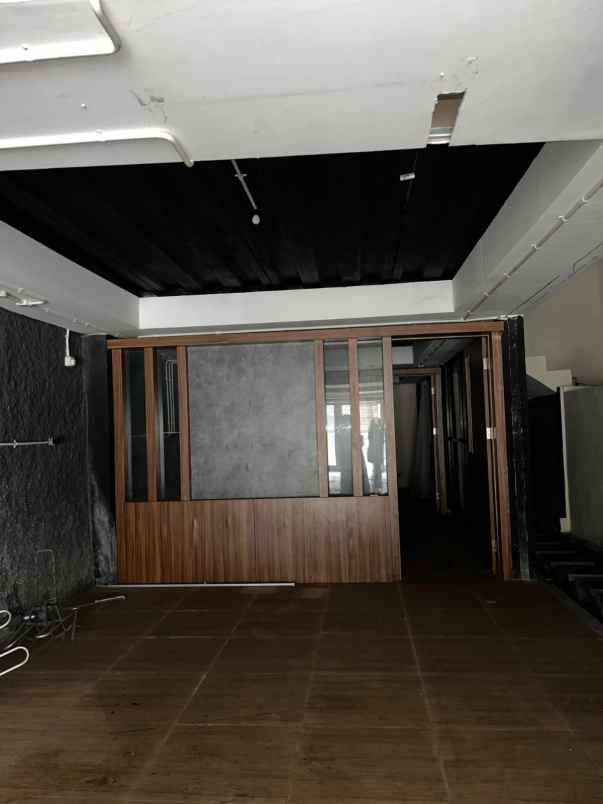 rumah besar tanah luas dijual rugi di ngemplak sleman