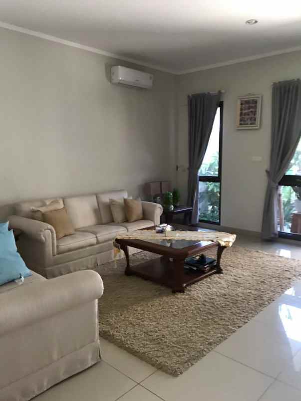 rumah burgundy residence the orchard