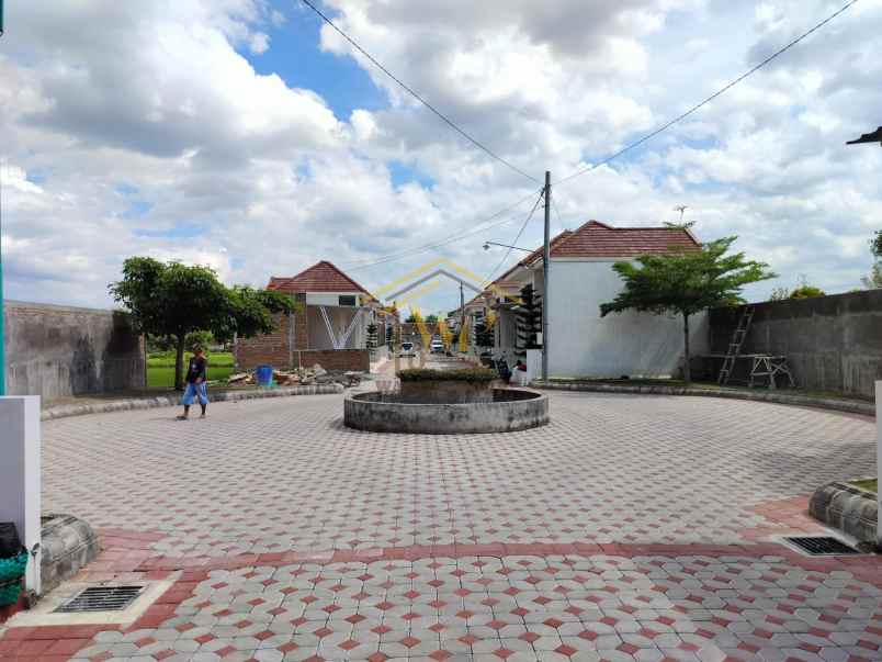 rumah cantik berlokasi strategis di klaten jawa tengah