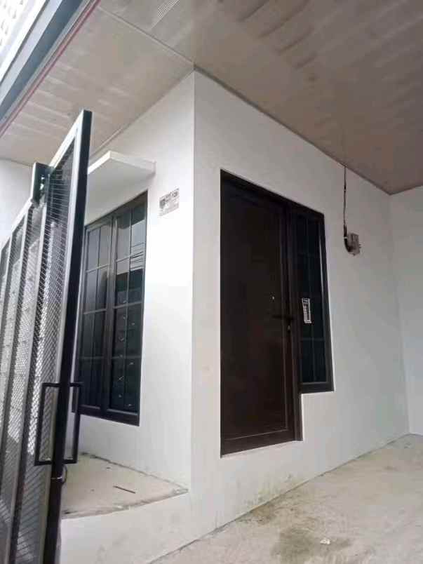 rumah cantik dan imut 2 lantai