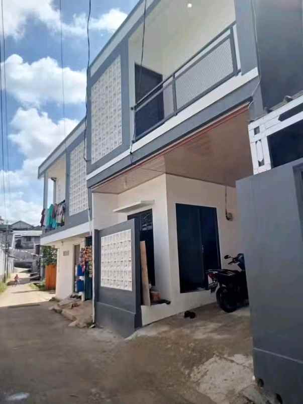rumah cantik dan imut 2 lantai
