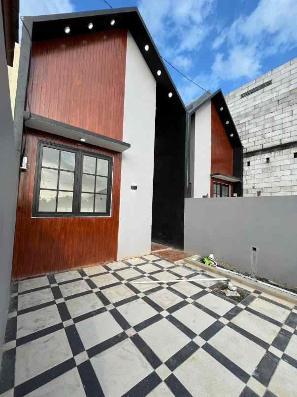 rumah cash kredit batas kota surabaya barat