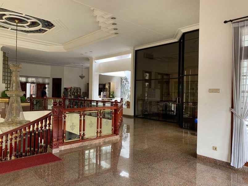 rumah cempaka carport 15mobil lap basket indoor mewah