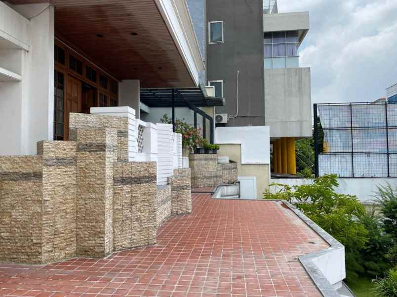 rumah cempaka carport 15mobil lap basket indoor mewah