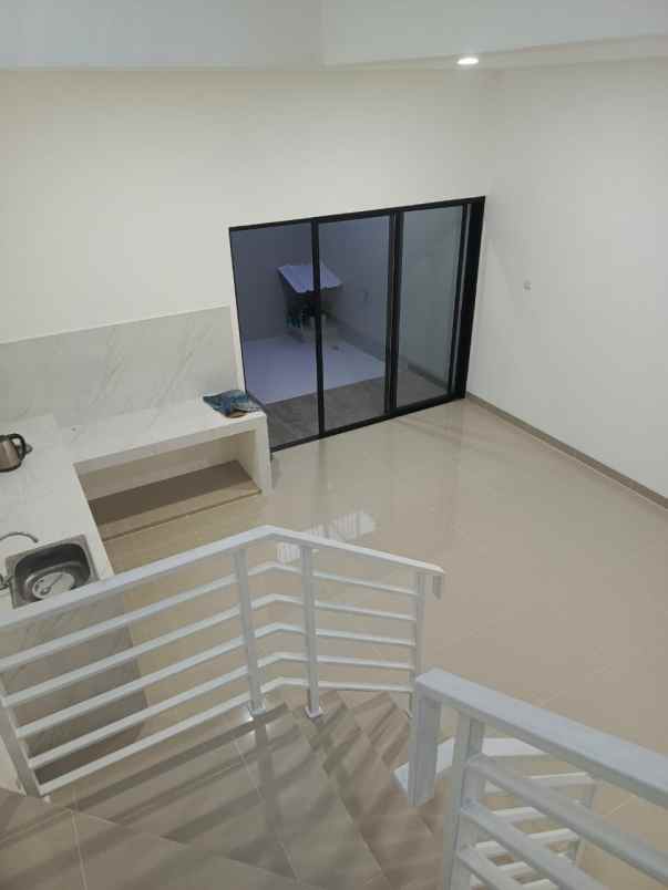 rumah dalam komplek kav dki meruya utara