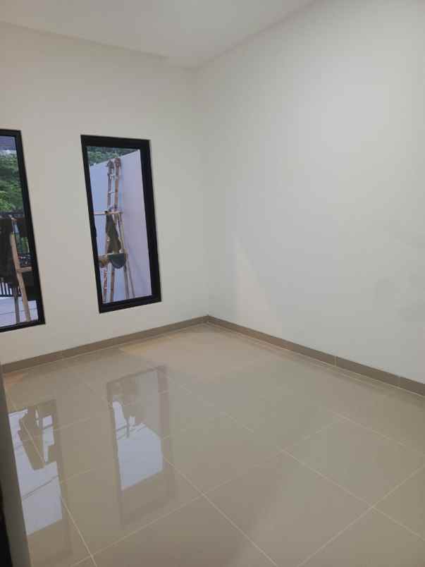 rumah dalam komplek kav dki meruya utara