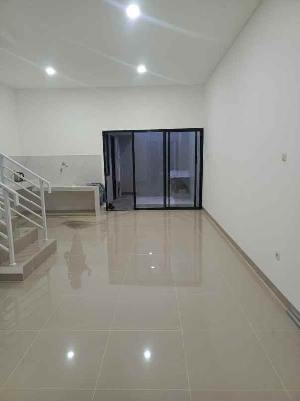 rumah dalam komplek kav dki meruya utara