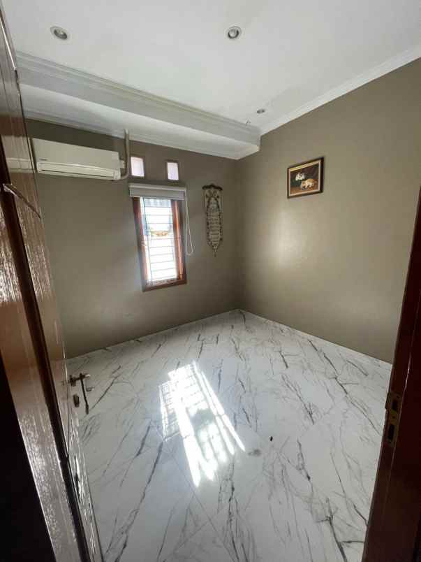 rumah di taman galaxy bekasi selatan