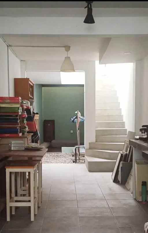 rumah dijual 2 lantai lingkungan nyaman di cirendeu