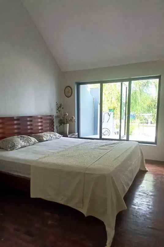 rumah dijual 2 lantai lingkungan nyaman di cirendeu