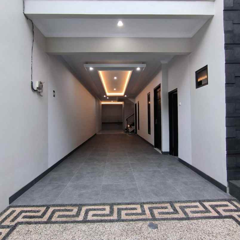 rumah eropa classic di pejaten barat