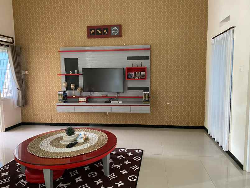 rumah full furnish lokasi villa bukit tidar