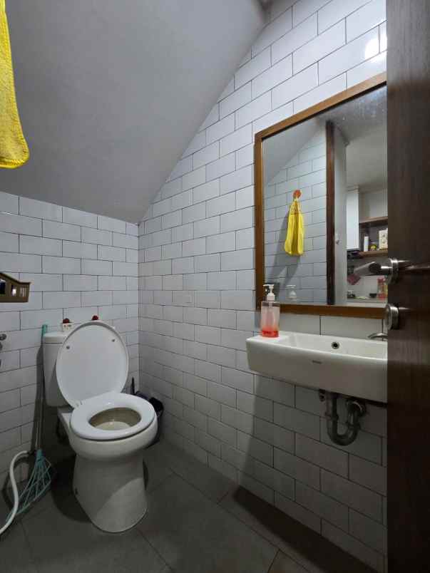 rumah fully furnished dalam twonhouse siap huni