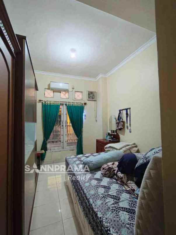 rumah hook 6 kamar di sukmajaya depok imllin