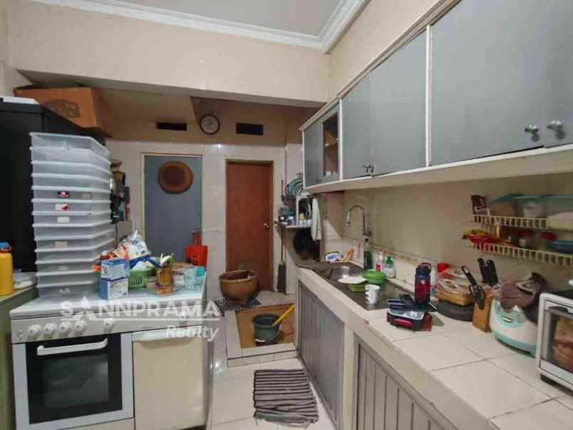 rumah hook 6 kamar di sukmajaya depok imllin