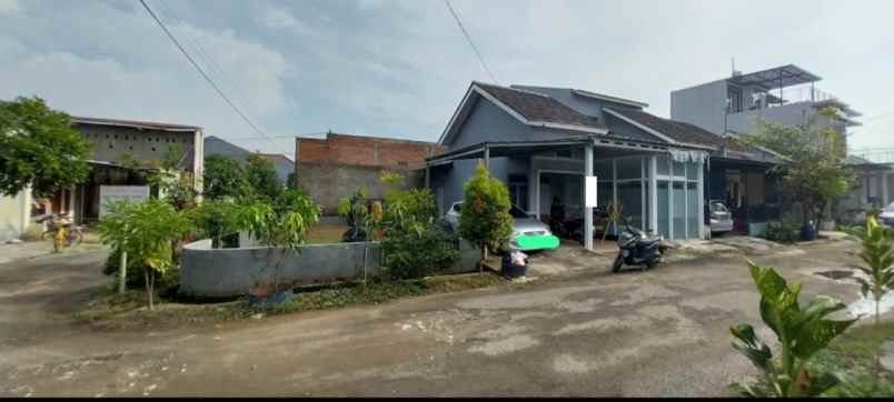 rumah hook cluster taman kemanggisan metland cibitung