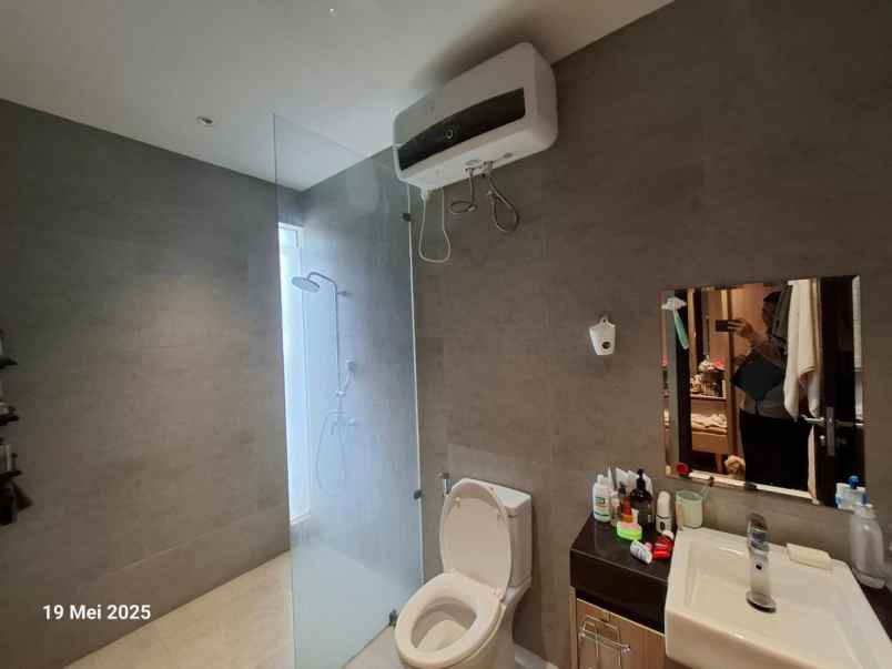 rumah hook siap huni di cluster kfc jakarta timur