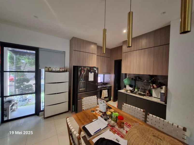 rumah hook siap huni di cluster kfc jakarta timur