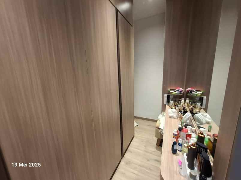 rumah hook siap huni di cluster kfc jakarta timur