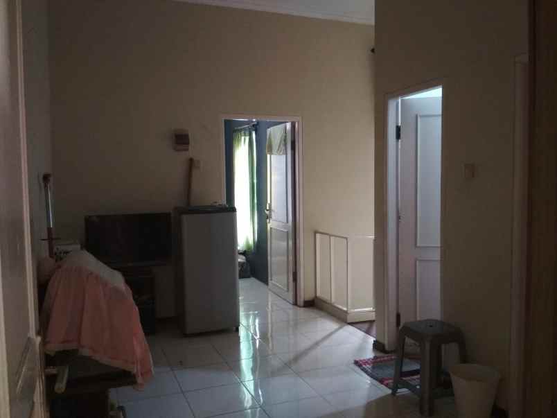 rumah jalan legoso raya