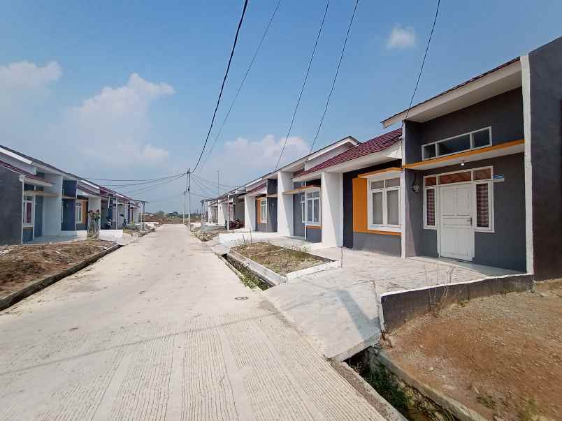 rumah jalan raya soekarno hatta