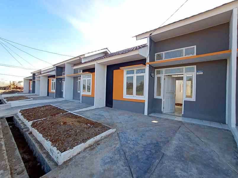 rumah jalan raya soekarno hatta