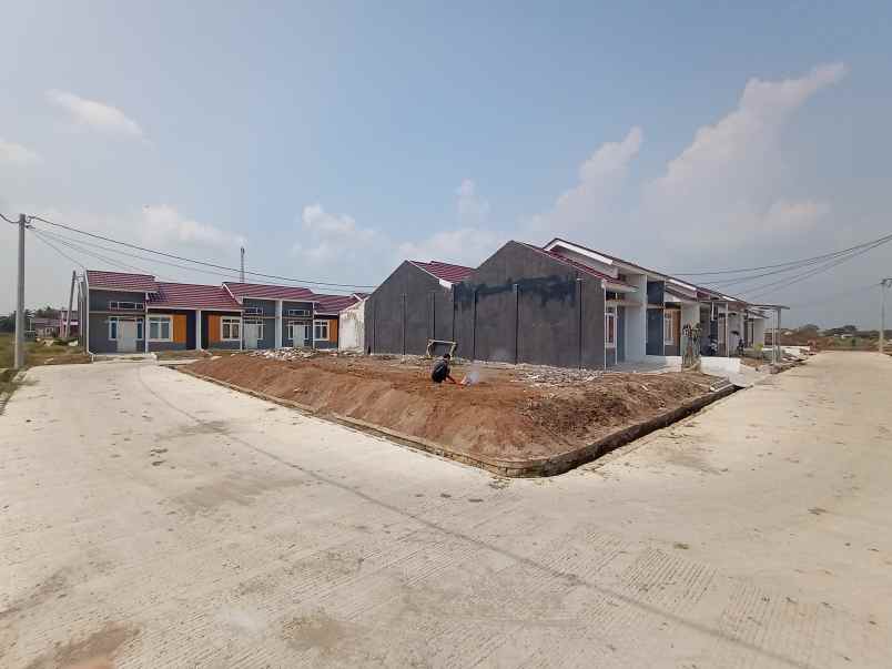 rumah jalan raya soekarno hatta