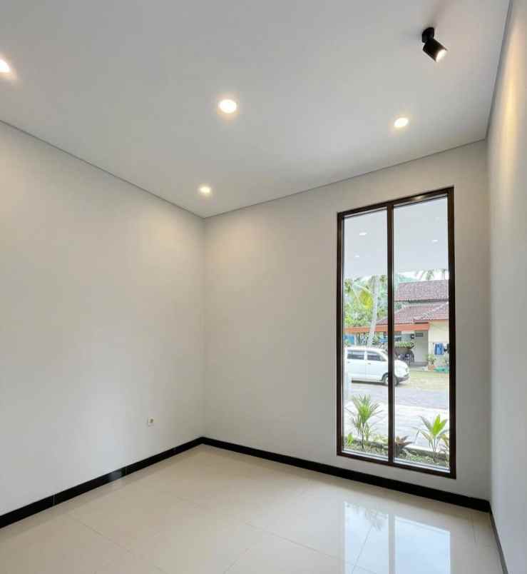 rumah jl godean km 10 sleman yogyakarta