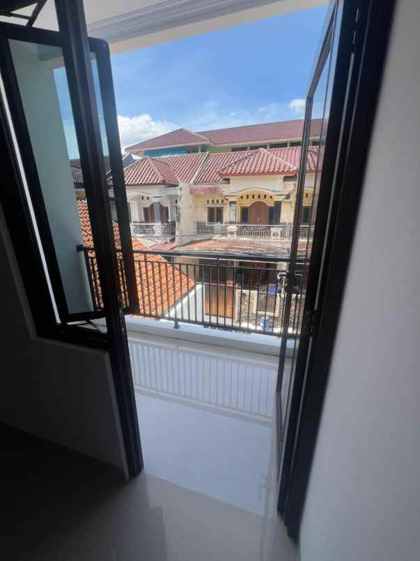 rumah jl komplek timah depok