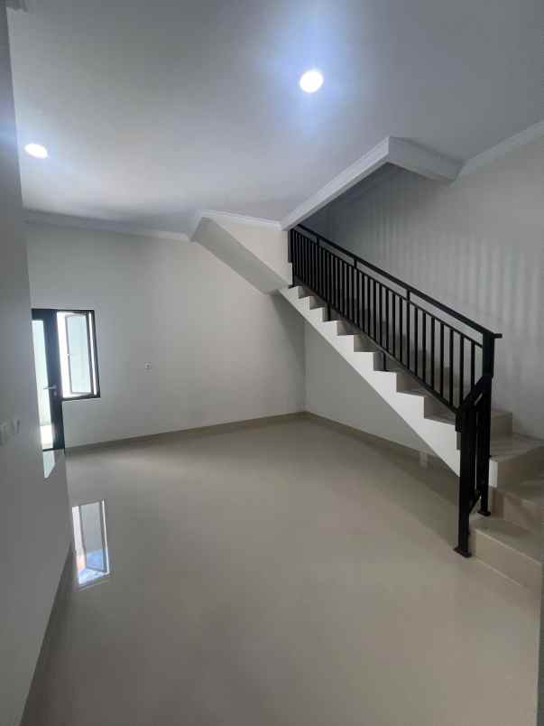 rumah jl komplek timah depok