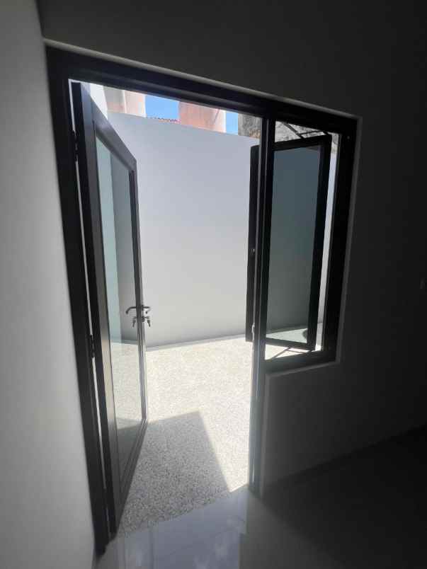 rumah jl komplek timah depok