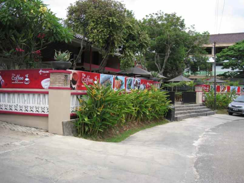 rumah kafe premium di pahoman bandar lampung