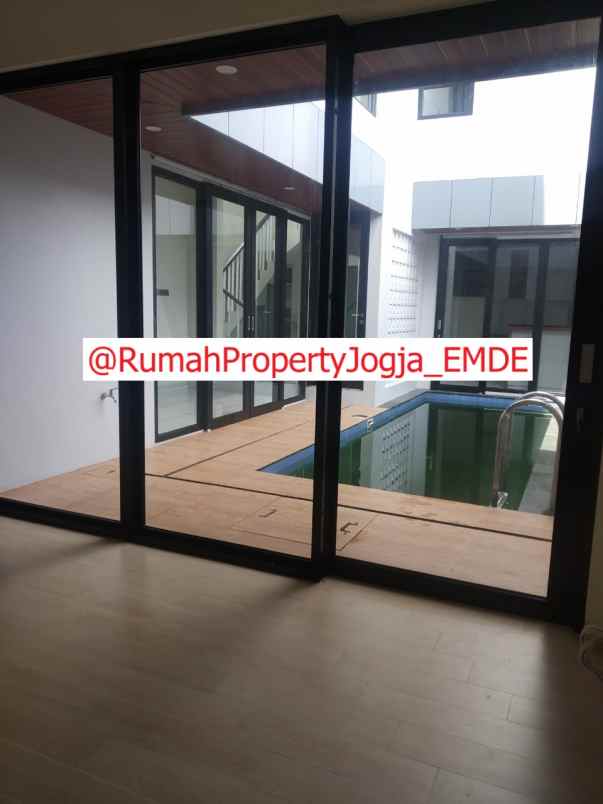 rumah mewah dalam perumahan dekat kantor pemkab sleman