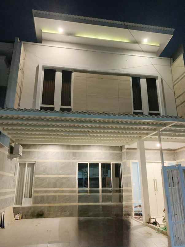 rumah mewah dua lantai daerah sutorejo utara surabaya