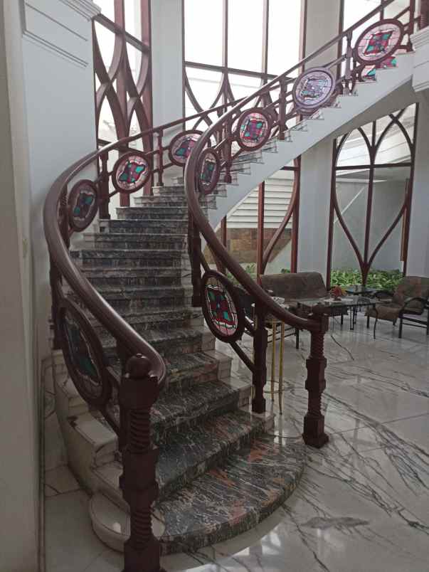 rumah mewah hook di dharmahusada kusen semua jati