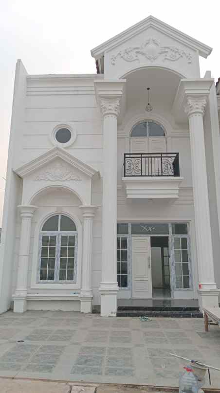 rumah mewah modern clasik di ciracas jakarta timur