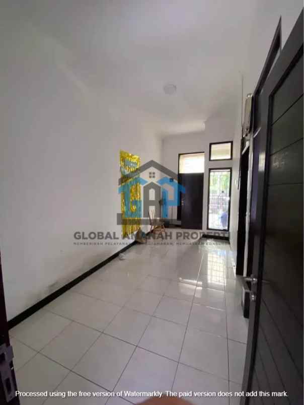 rumah minimalis komplek cihanjuang row jalan besar