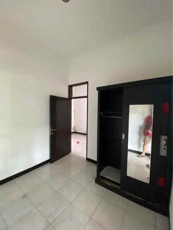 rumah minimalis komplek cihanjuang row jalan besar