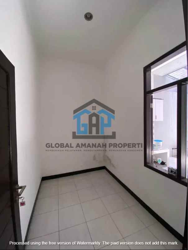 rumah minimalis komplek cihanjuang row jalan besar