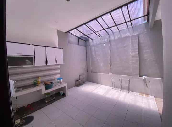 rumah minimalis komplek cihanjuang row jalan besar