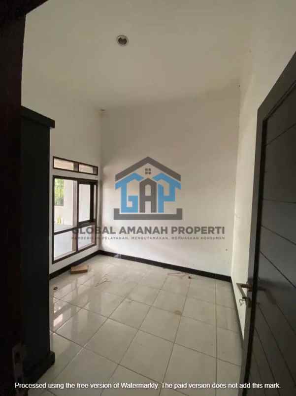 rumah minimalis komplek cihanjuang row jalan besar