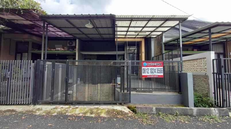 rumah minimalis komplek cihanjuang row jalan besar