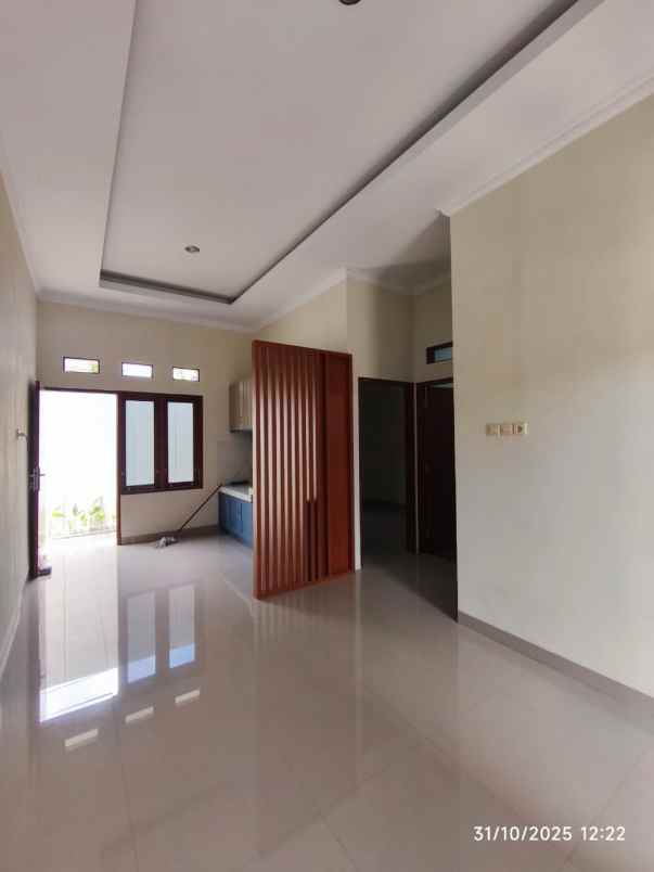 rumah modern dalam perumahan dekat gerbang tol kalasan