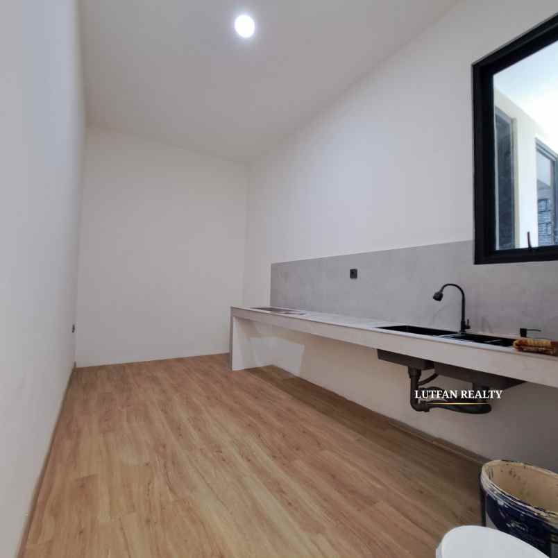 rumah modern kontemporer lenteng agung dalam cluster