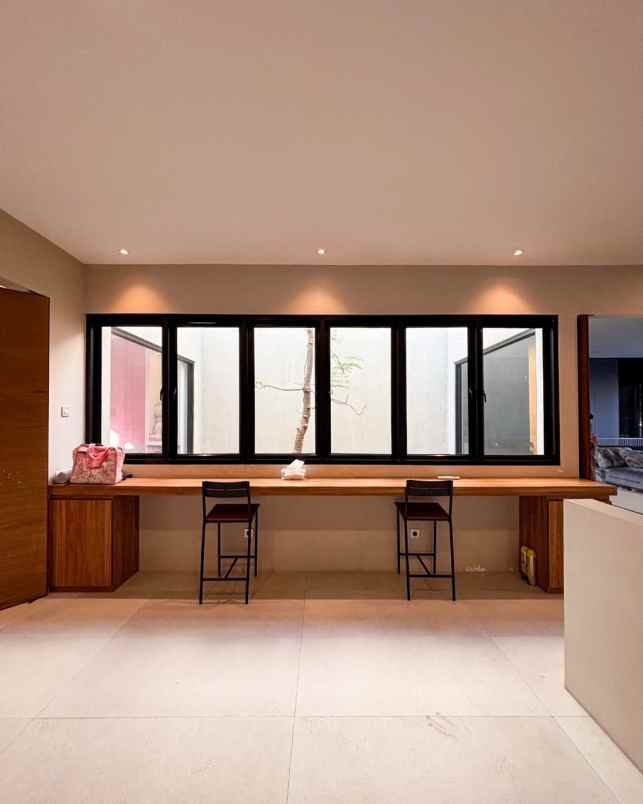 rumah modern tropical dalam komplek di bintaro jaksel