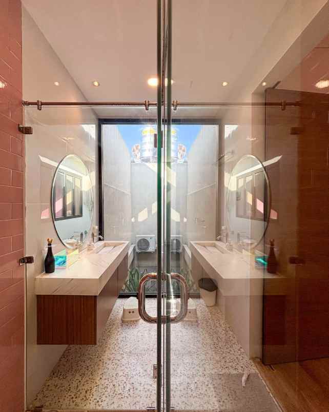 rumah modern tropical dalam komplek di bintaro jaksel