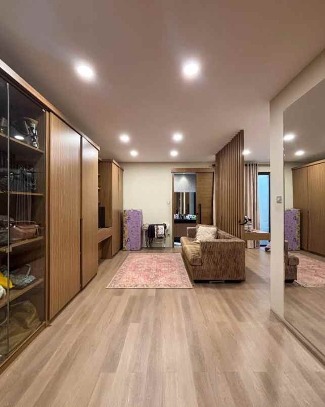 rumah modern tropical dalam komplek di bintaro jaksel