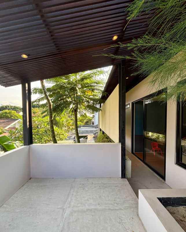 rumah modern tropical dalam komplek di bintaro jaksel