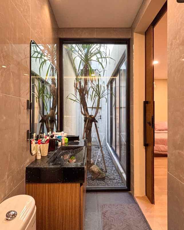 rumah modern tropical dalam komplek di bintaro jaksel