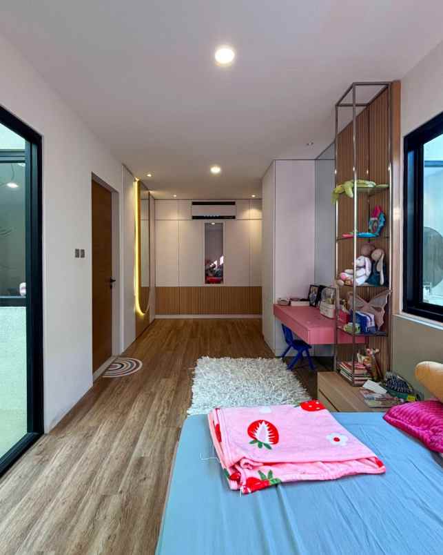 rumah modern tropical dalam komplek di bintaro jaksel